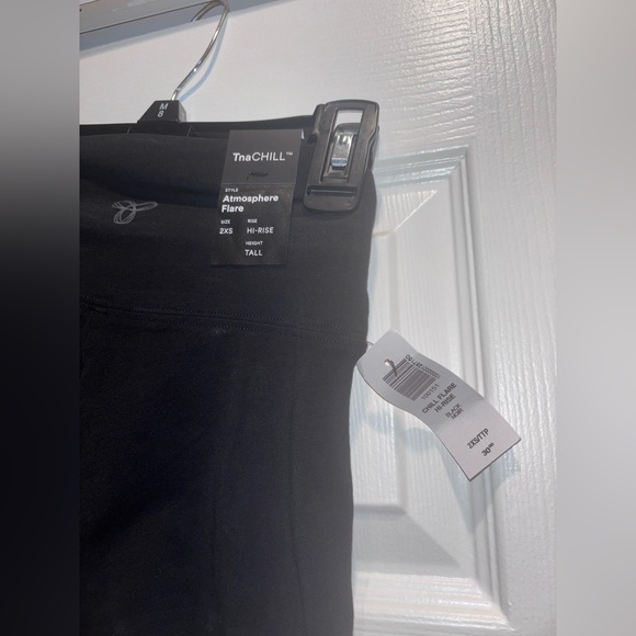 TNA CHILL Flare Leggings - Picture 10 of 11